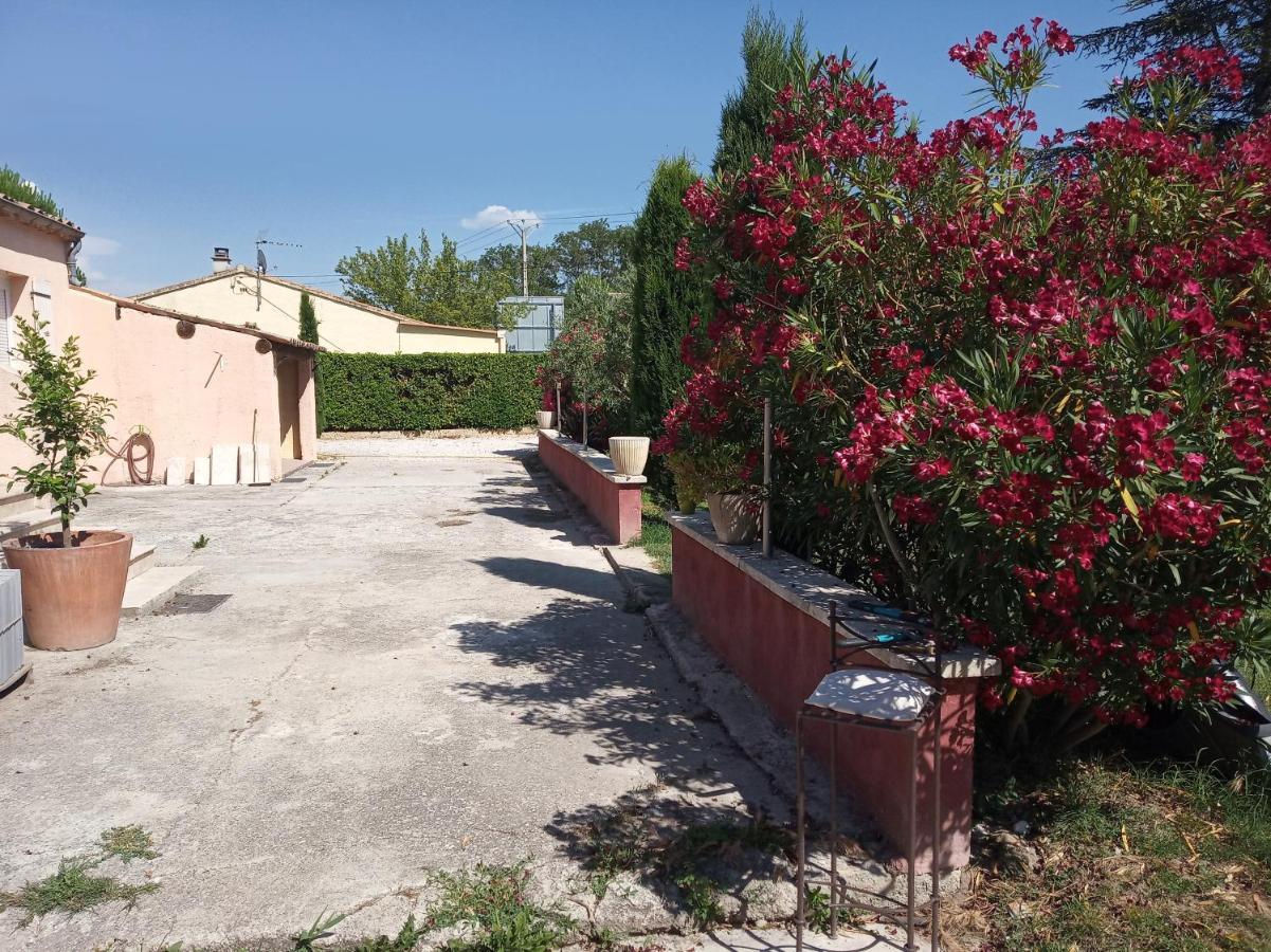 Appartements Et Valreas Exterior photo